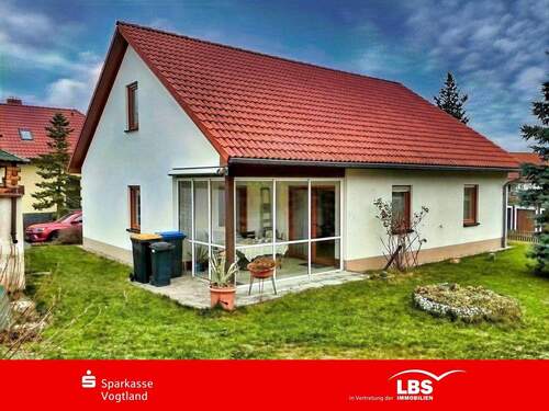 Blick vom Garten - Familienparadies mit Garten und Garage