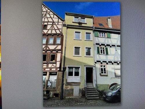 Straßenansicht - Wir bieten an: Reihenmittelhaus mit Denkmalschutz