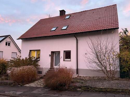 Ansicht Eingang - 9 Zimmer Einfamilienhaus zum Kaufen in Dortmund