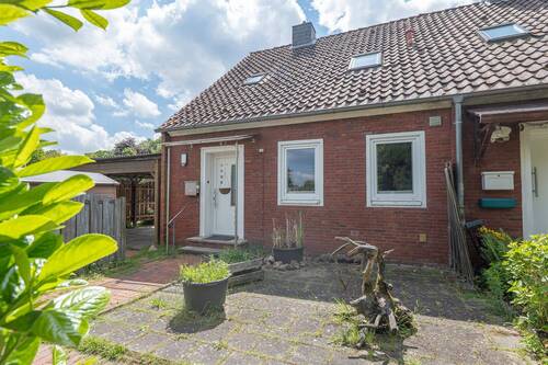 Vorderansicht - Wohnen im Sachsenviertel - Endreihenhaus mit Garten und Carport!
