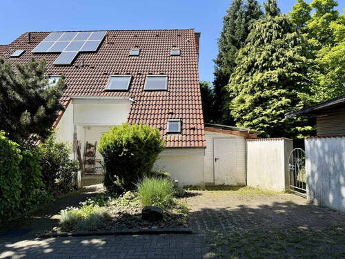 Vorderansicht - FAMILIENFREUNDLICHES REIHENECKHAUS MIT KOMPAKTEM GARTEN UND 2 GARAGEN