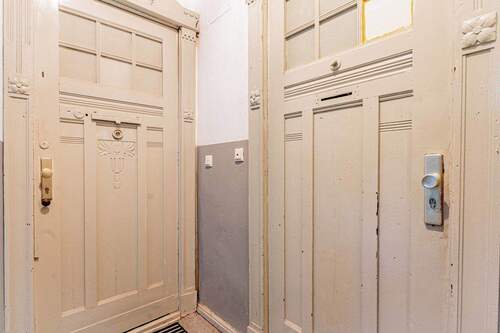 Wohnungstüren - Mehrfamilienhaus, Wohnhaus in Berlin-Wedding