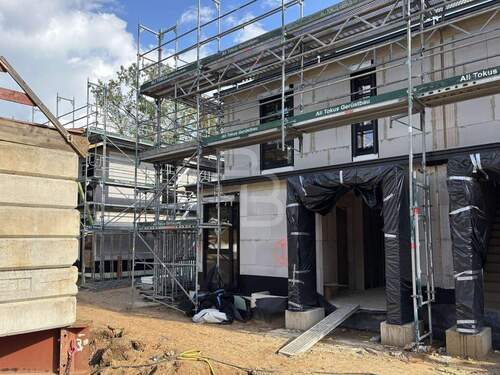 Hauseingangsbereich - 7 Zimmer Doppelhaushälfte in Köln