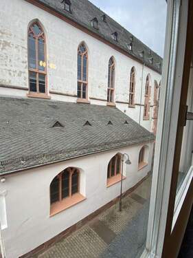 Ausblick auf den Fußgängerweg - 2 Zimmer Etagenwohnung in Mainz