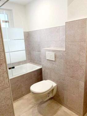 inkl. Badewanne & Trennwand - 