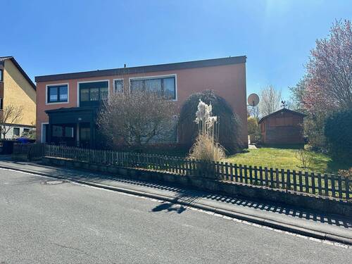 Hausansicht - Vielseitig nutzbares EFH mit Platz für zwei Generationen, Arbeiten oder zur Vermietung in Waldbrunn