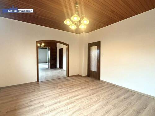 Zimmer I - Etagenwohnung mit 156,00 m² in Pattensen zur Miete
