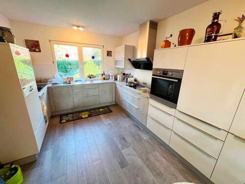 große, helle Küche (neuwertig) - 