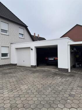 mit 3 Garagen - 