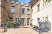 Wohnungseingang und Terrasse - Neuwertige Maisonette-Wohnung nahe Park Charlottenhof - vermietet