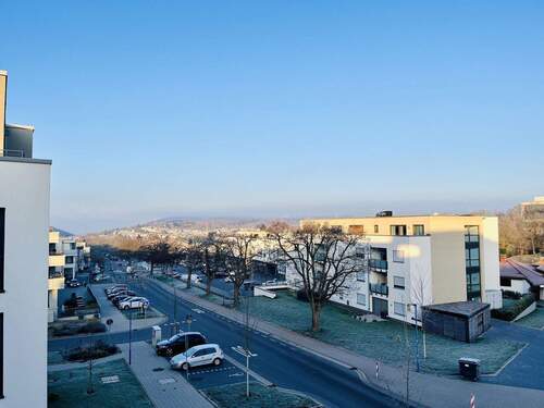Blick vom Balkon - Neuwertige, lichtdurchflutete 4-Zimmerwohnung mit Fernblick in Waldbronn