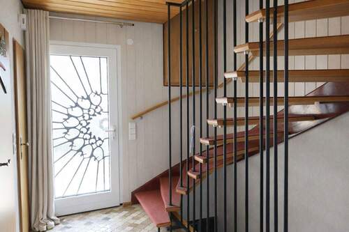 EG. Treppenhaus ins 1.OG. - 4 Zimmer Einfamilienhaus in Schwalbach