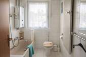 1.OG. Bad mit WC und Badewanne - 