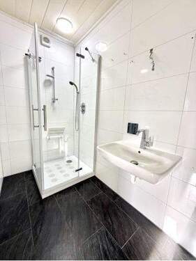 Bad.jpg - 7 Zimmer Einfamilienhaus in Floß