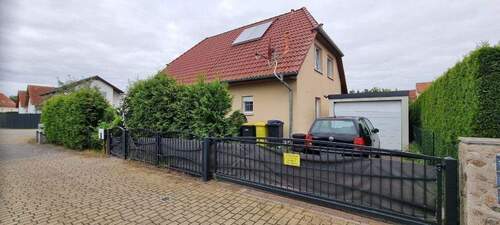 Ansicht straßenseitig - Hochwertig mit EBK und Garage - ideal für Pendler nach Berlin