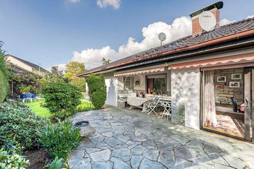 Terrasse mit überdachter Sitzecke - 