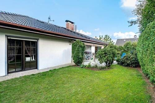 Blick zur großen Terrasse - 