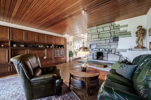 Gemütliche Sitzecke mit gemauertem Kamin - 3 Zimmer Einfamilienhaus in Usingen