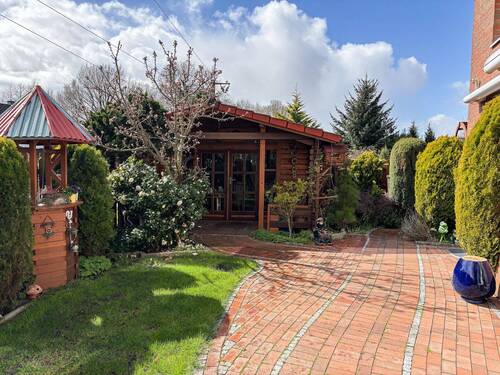 Terrasse mit Gartenhaus - 4 Zimmer Einfamilienhaus in Ibbenbüren