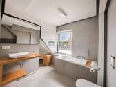 Badezimmer mit Tageslicht - 