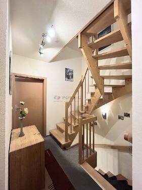 Blick zur Treppe im 1OG - 