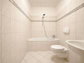 Badezimmer mit Wanne - 