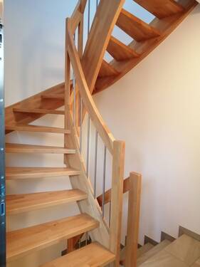 Treppe zum OG - 4 Zimmer Mehrfamilienhaus, Wohnhaus in Heiden