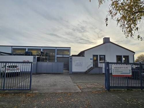 1.jpg - Fledder: Gewerbeimmobilie mit Hallen- und Lagergebäuden und großen Freiflächen