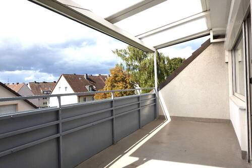 Überdachte Loggia m Schlafzimmer - VIER LOGGIEN - Sonne von früh bis spät! Ca. 96 m² 4- Zimmer-Dachgeschosswohnung in HA-Boelerheide