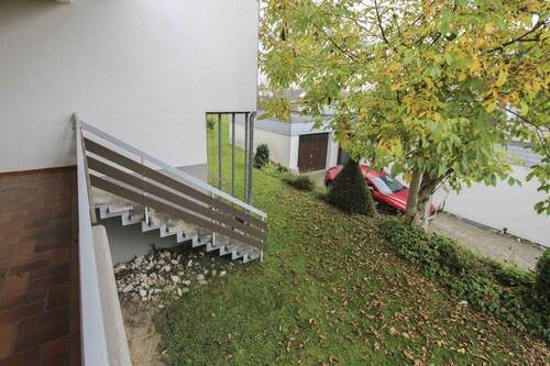 Treppe vom Balkon EG in Garten - 