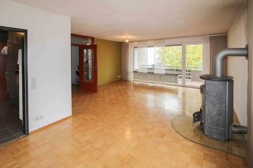 Blick in den Wohnbereich - 7 Zimmer Einfamilienhaus zum Kaufen in Öpfingen