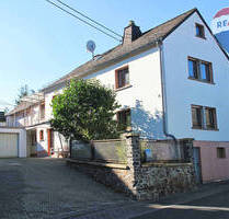Einfamilienhaus mit 5-ZKB, großer Dachterrasse und Garage in Eppenrod