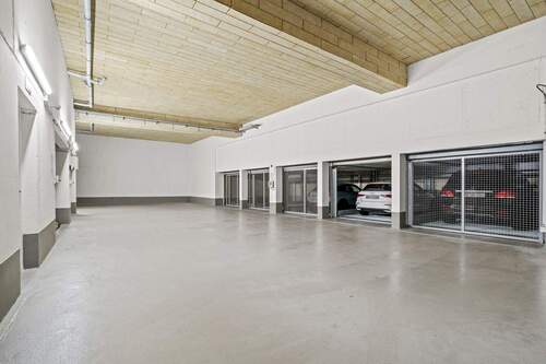 die großzügige Tiefgarage - 