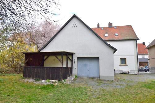 Anbau Nebengebäude mit Garage und Pergola - Einfamilienhaus mit 160,00 m&sup2; in Weidenberg zum Kaufen