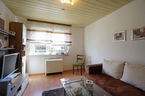 Zimmer im Erdgeschoss - 4 Zimmer Reihenmittelhaus zum Kaufen in Reutlingen