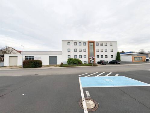 Gebäudeansicht - Entwicklungschance in guter Lage: Wohn- und Gewerbeflächen mit deutlichem Wertsteigerungspotenzial