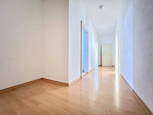 Geräumiger Flur - Etagenwohnung mit 67,30 m&sup2; in Leipzig zur Miete