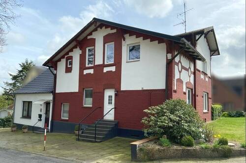 Straßenansicht - Doppeltes Wohnvergnügen: Ihr Traum vom Zweifamilienhaus!