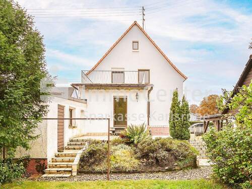Außenansicht - Wohnen im Grünen: Charmantes Wohnhaus mit Garten und Dachterrasse in Knielingen