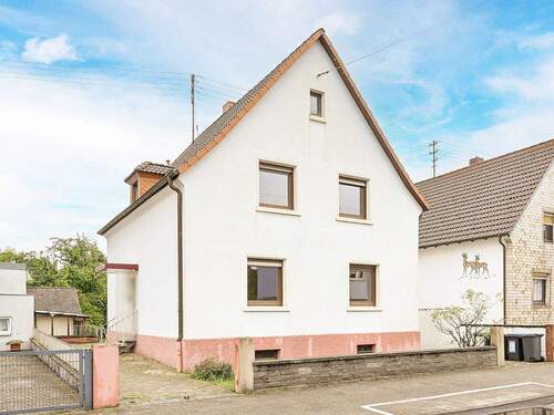 Fassade - 5 Zimmer Einfamilienhaus zum Kaufen in Karlsruhe
