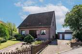 Vorderansicht mit Garage - 