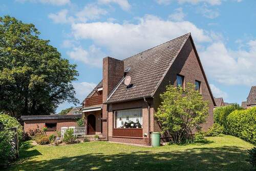 Rückansicht - Top gepflegtes Einfamilienhaus mit Kamin, Vollkeller und Garage in guter elbnaher Ortslage