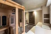 Sauna mit kleinem Wellnessbereich im Untergeschoss - 