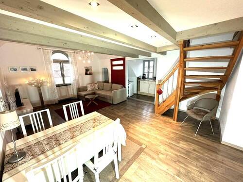 Dachgeschoss-Wohnung - Wohn- & Essbereich - 