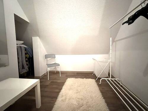 Dachgeschoss-Wohnung - Ankleide am Badezimmer angrenzend - 