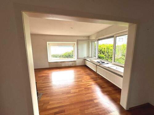 Wohnzimmer - Großzügiges und ehrwürdiges Wohnhaus