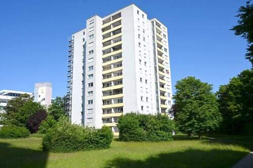 Hausansicht - 2 Zimmer Etagenwohnung zum Kaufen in Stuttgart