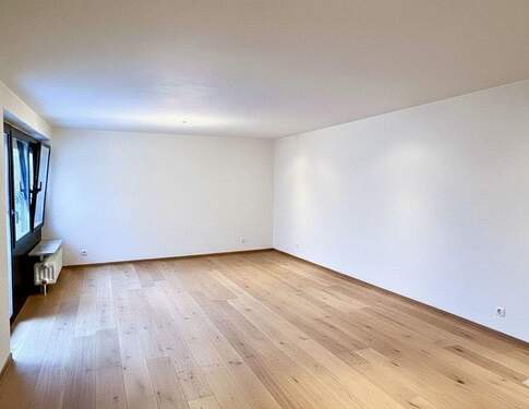 Wohnzimmer (Digital Renovation) - 3 Zimmer Etagenwohnung zum Kaufen in Stuttgart