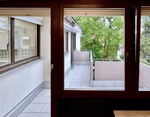 Balkonblick aus dem Wohnzimmer - Etagenwohnung mit 86,00 m&sup2; in Stuttgart zum Kaufen