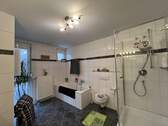 Bad mit Wanne und Dusche_ - 